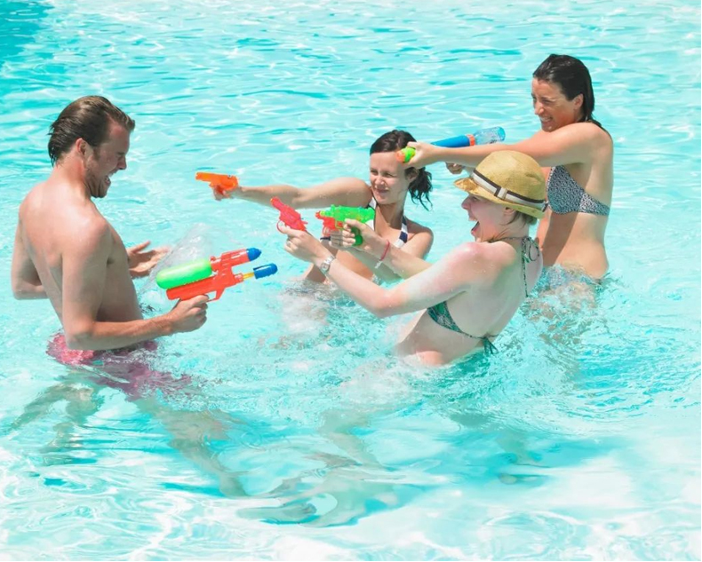 室內泳池什么“咖位”?居然用專業定制的除濕機!!!